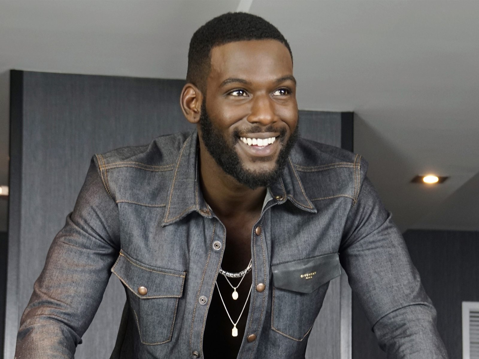 A Look At The Sophisticated And Well-Defined Style of Hollywood Actor KOFI SIRIBOE...
