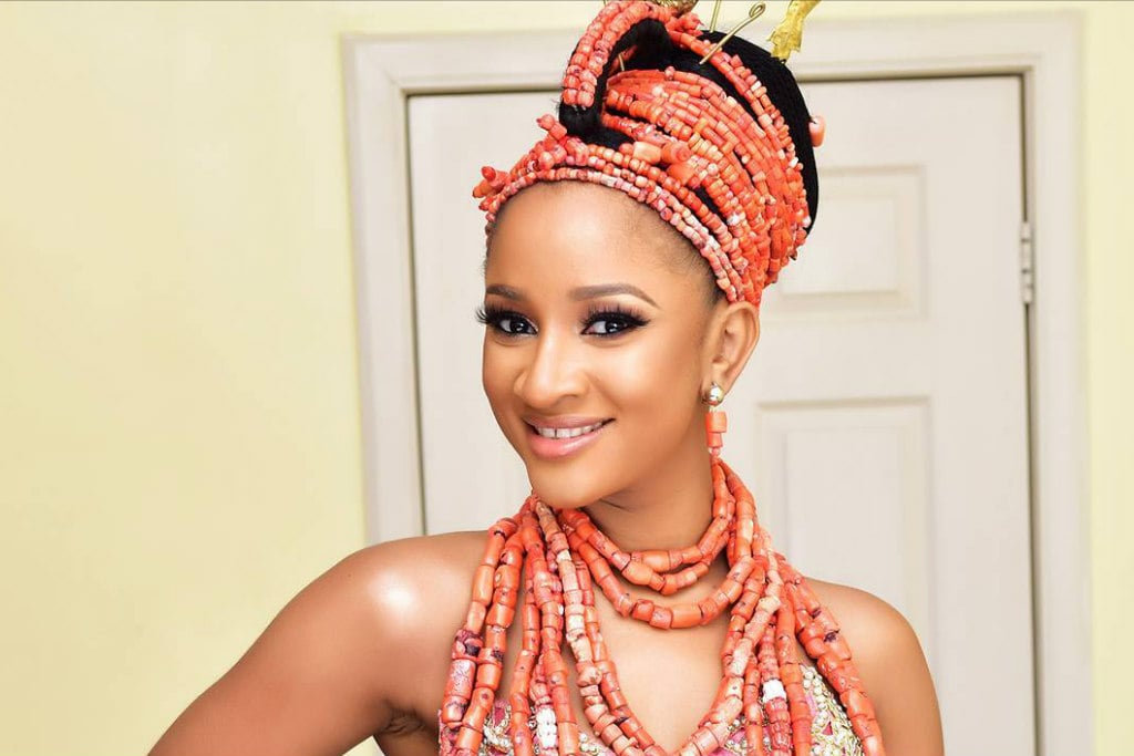 pantone-color-of-the-year-2019-adesua-etomi