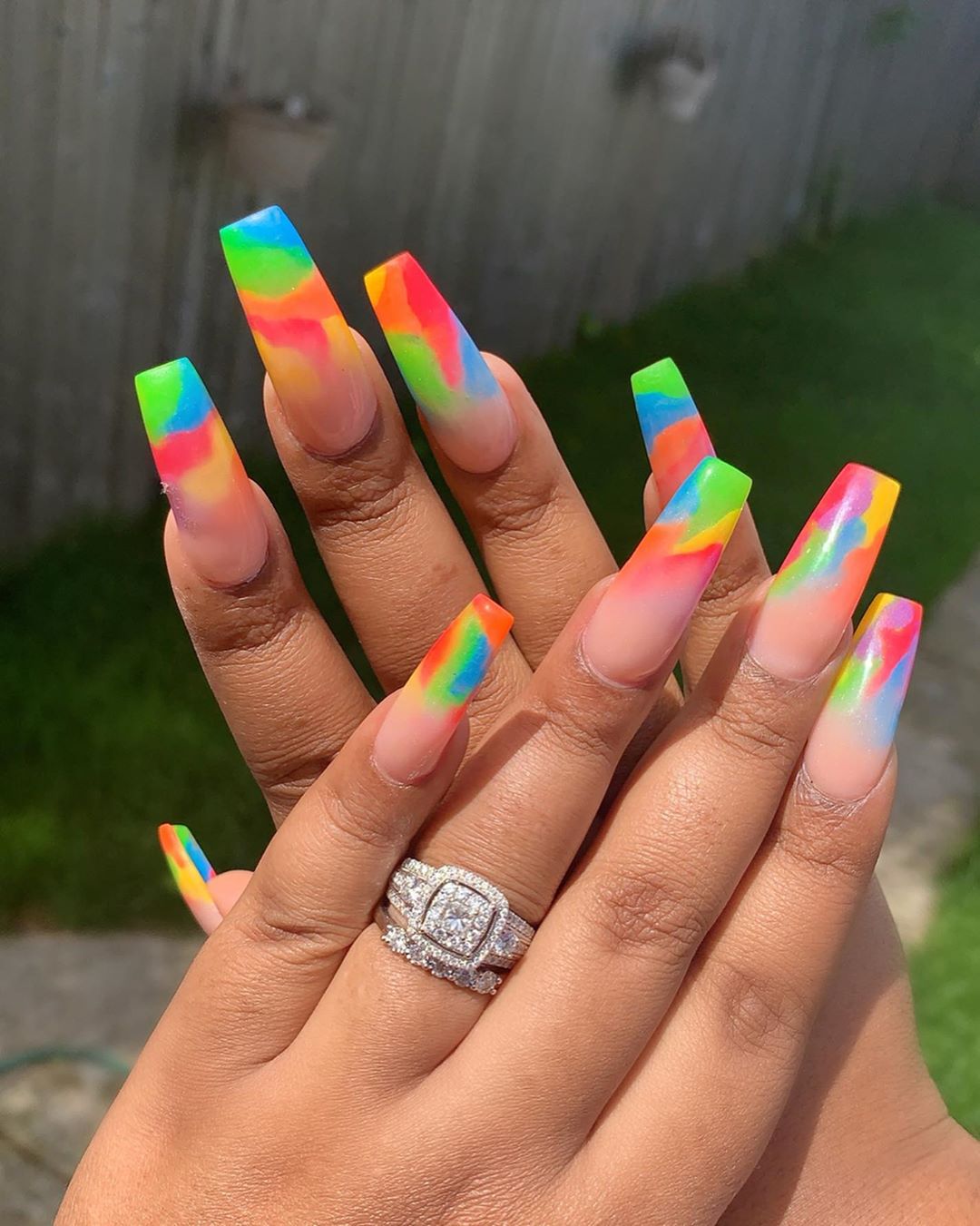 Tie-Dye Nails Is The Coolest Manicure Trends You Should Try Soon