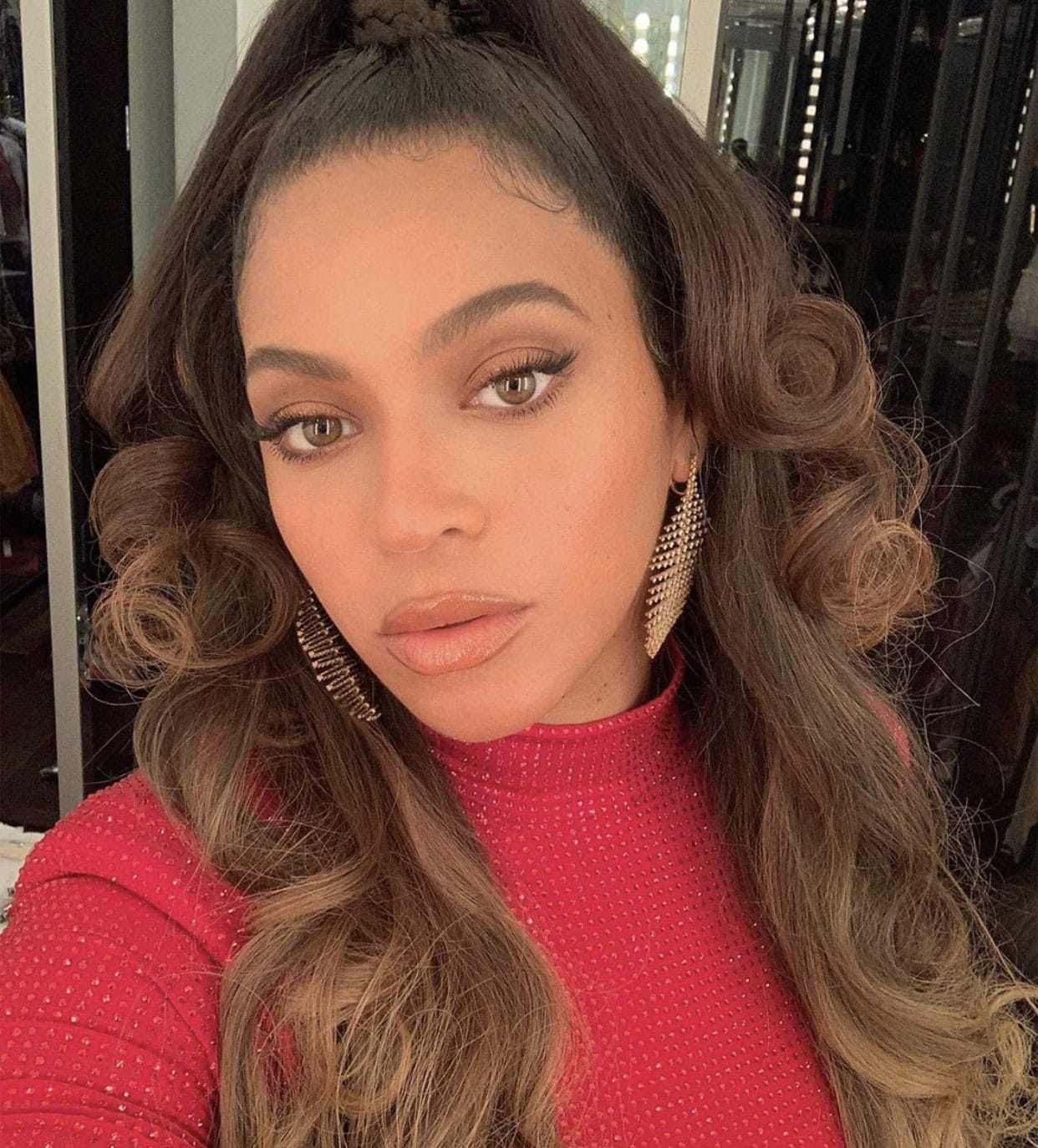 beyonce-knowles-latest-high-ponytail-hairstyle-twisted-ponytail-hollywood-celebrity-stars-2020