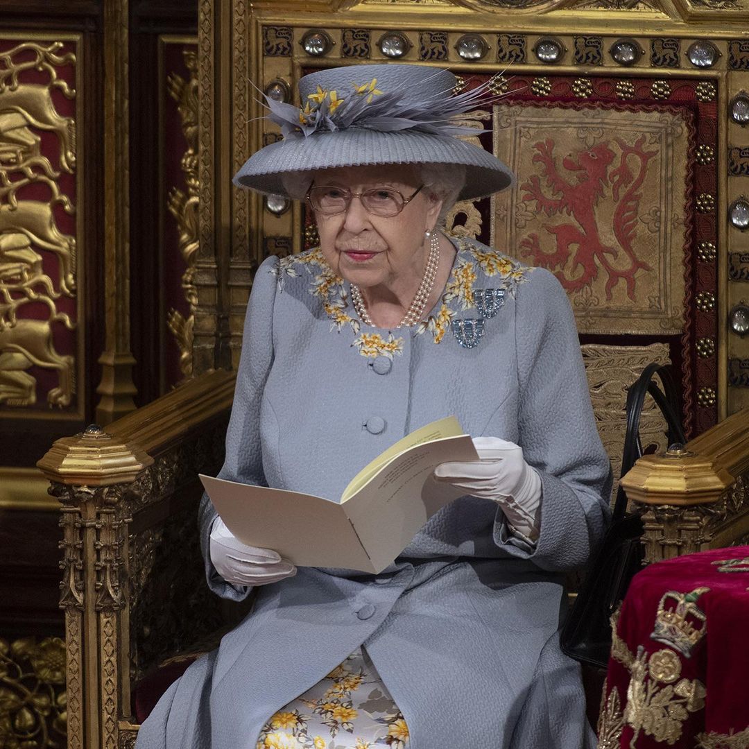 queen-elizabeth-breaks-silence-buhari-signs-financial-bill-man-united-latest-news-global-world-stories-monday-January-2020-style-rave