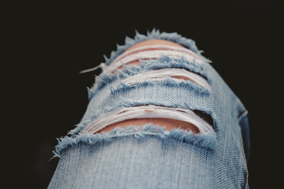 diy-how-to-make-ripped-jeans-denim