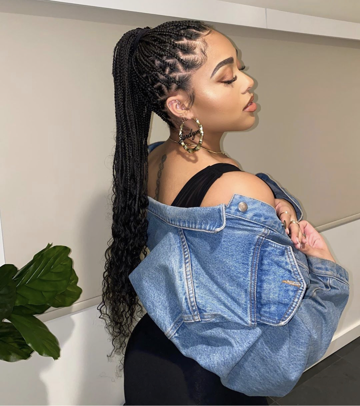 Jordyn Wood medium knotless braids 2020. 