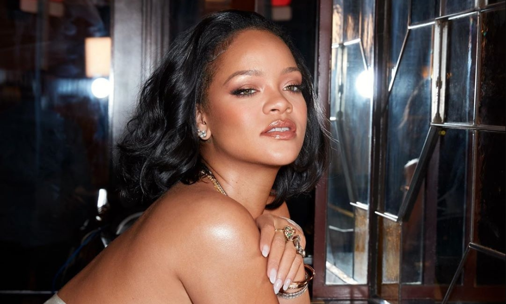 rihanna-without-no-makeup-makeup-look-2020-fenty-beauty