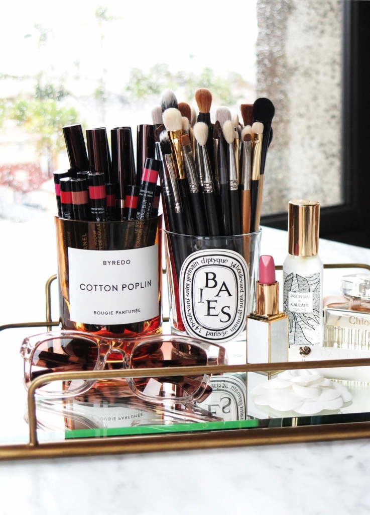 how-to-organize-makeup-bag-in-drawer