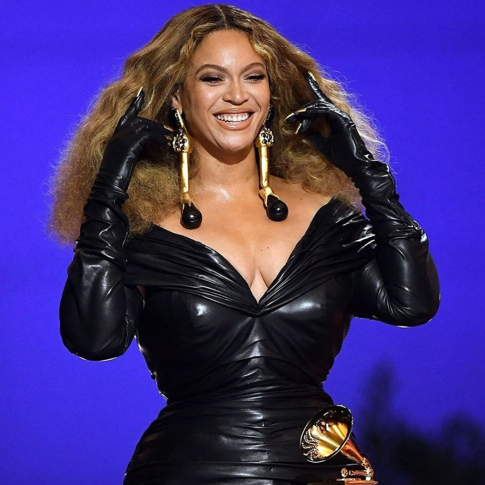 beyonce-2023-grammy-style-rave