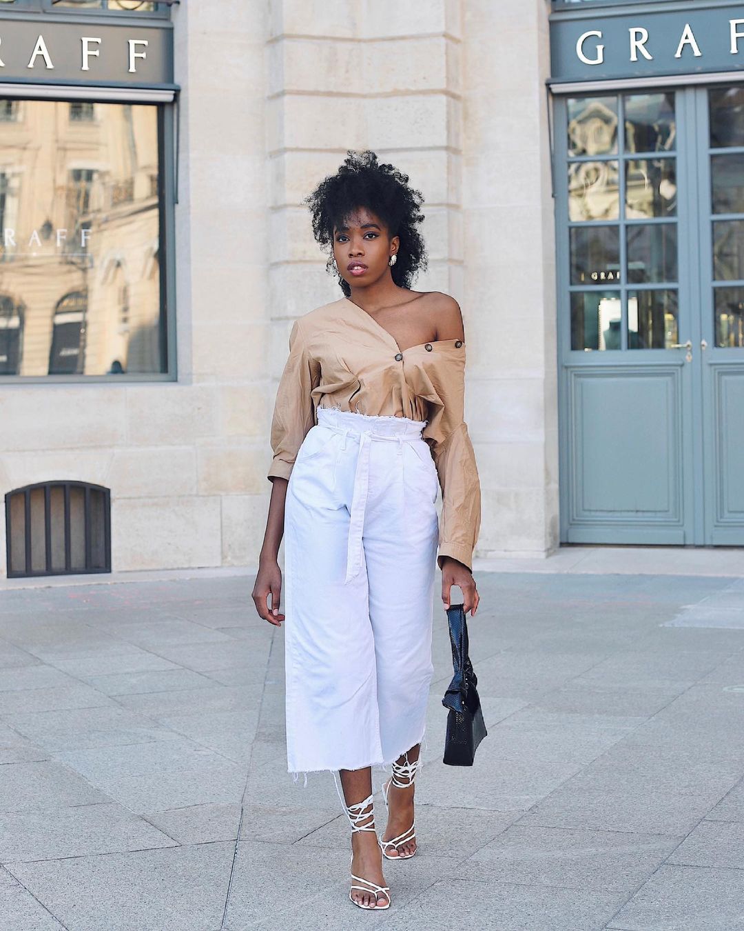 white-pants-50-french-girl-outfit-ideas-that-are-effortlessly-perfect-for-summer