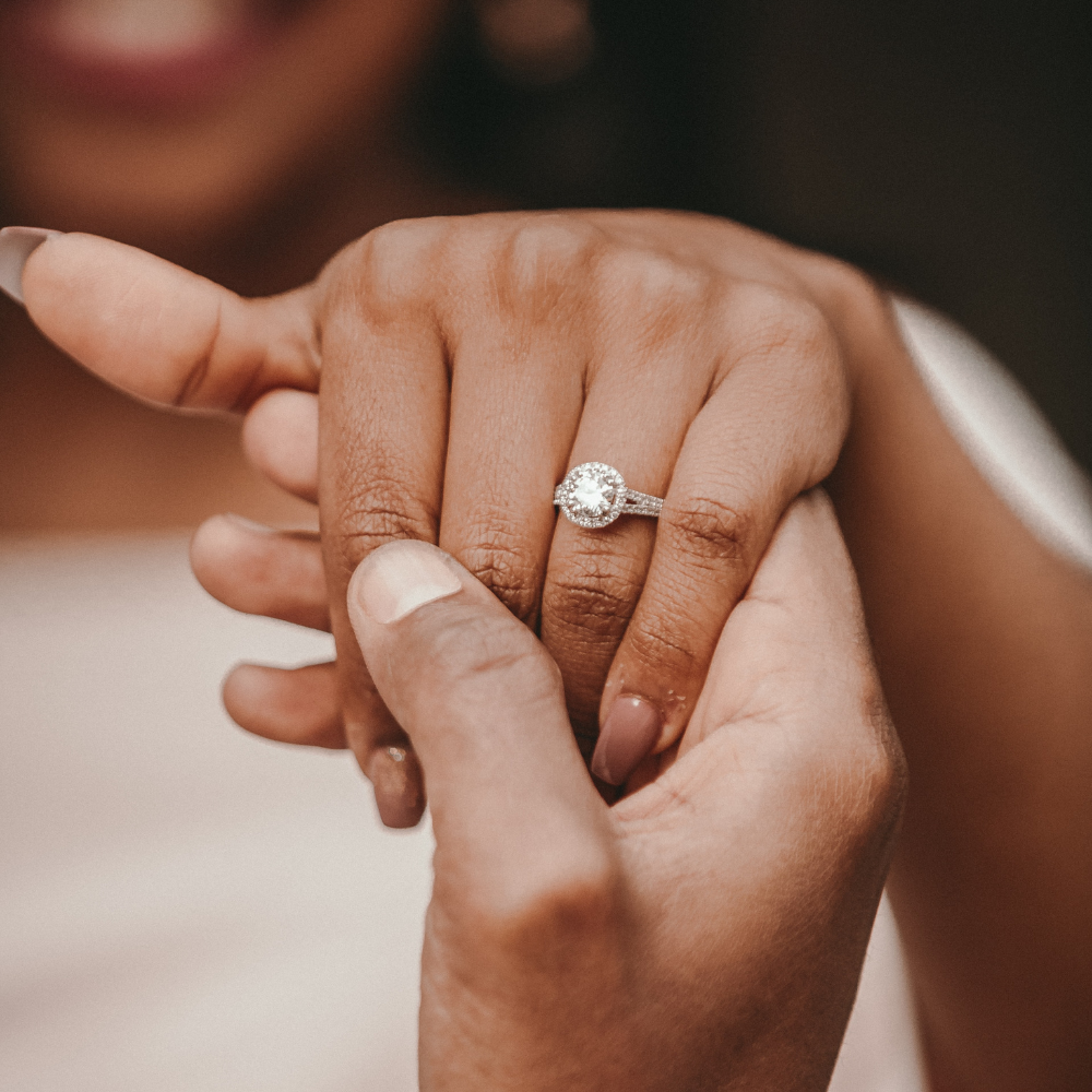 buying-an-engagement-ring-tips