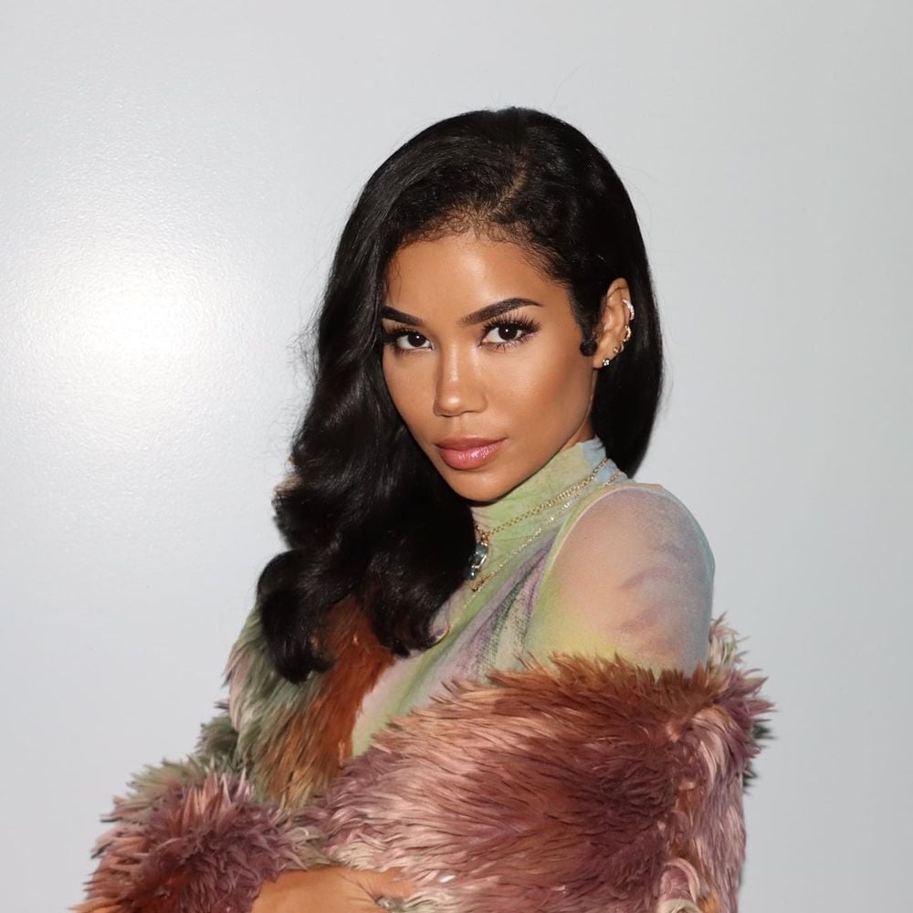 jhene-aiko-pregnancy-style-rave