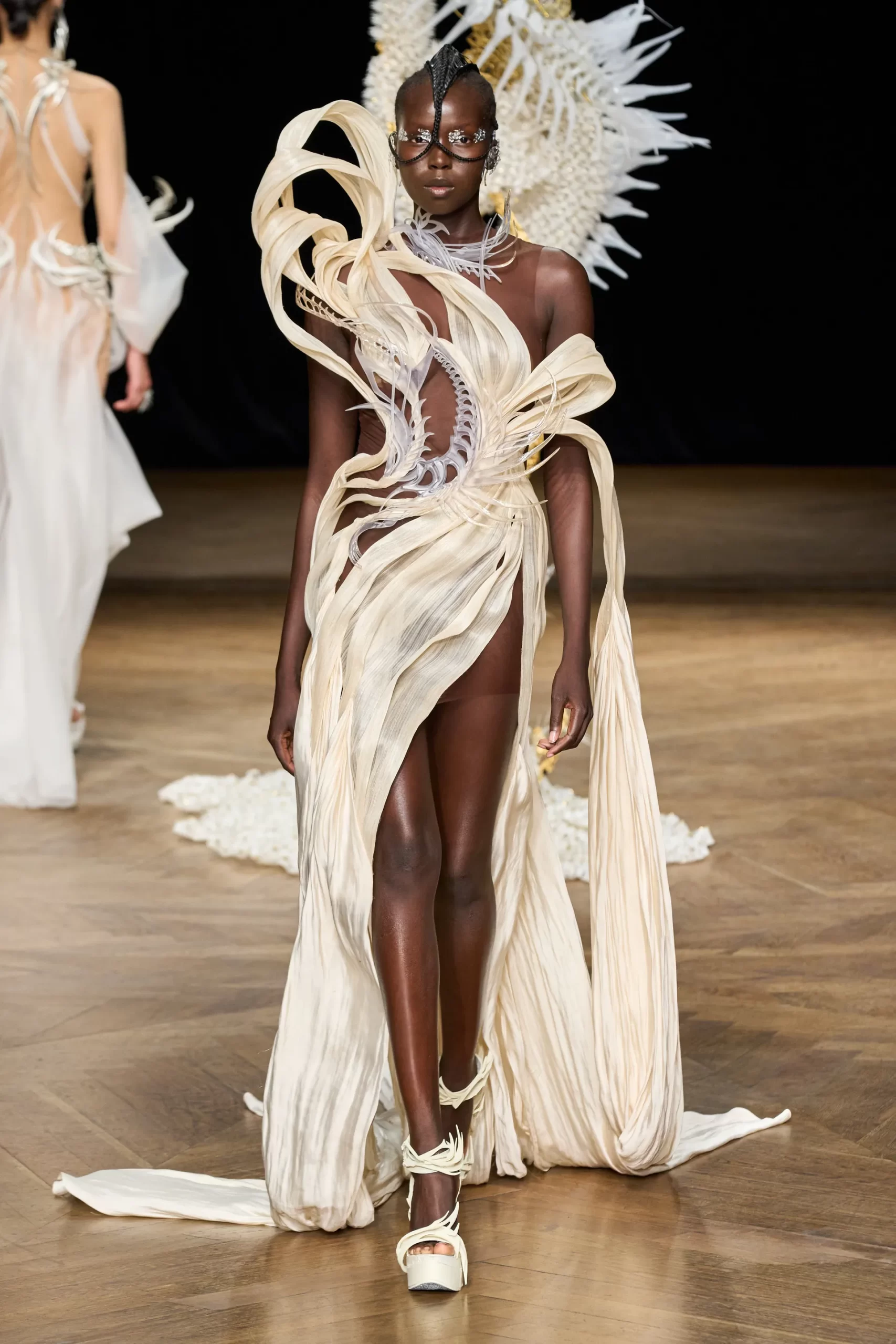 iris-van-herpen-haute-couture-fashion-week-2022-style-rave