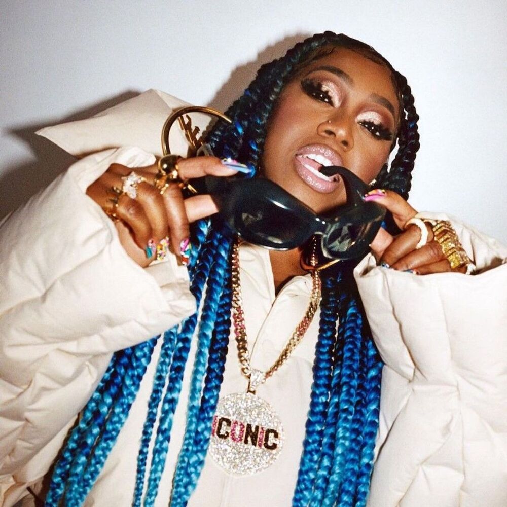 missy-elliot-wax-figure-style-rave