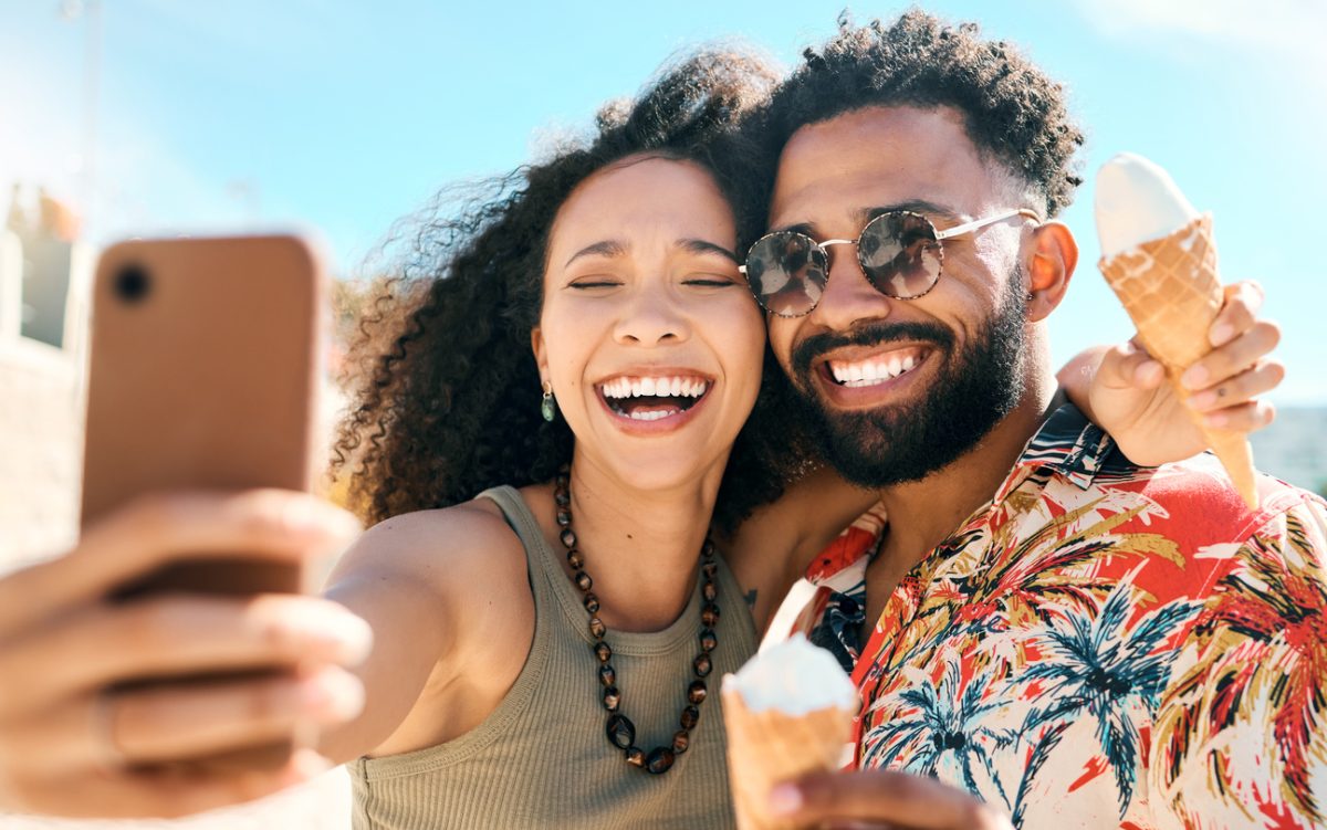 how to take couple selfies