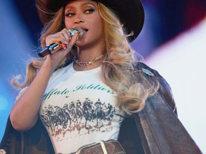 beyonce-emmy-award-style-rave