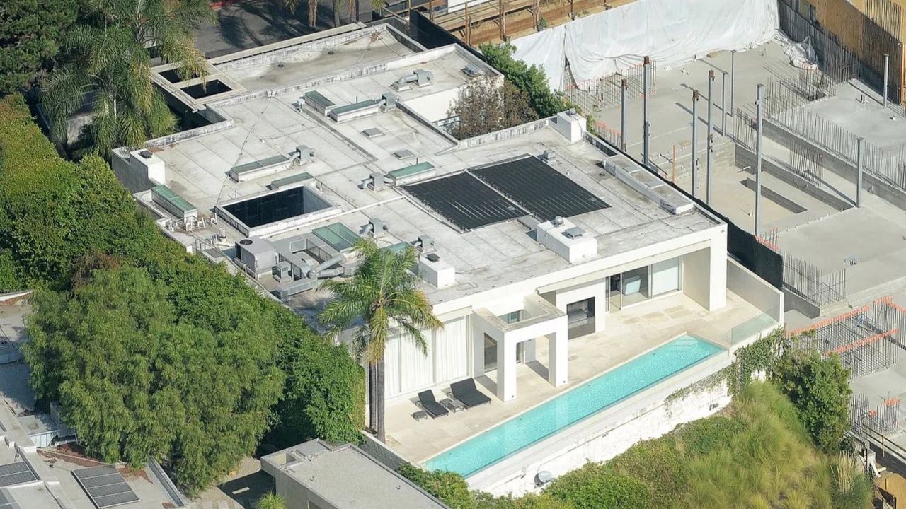 keanu-reeves-house-style-rave