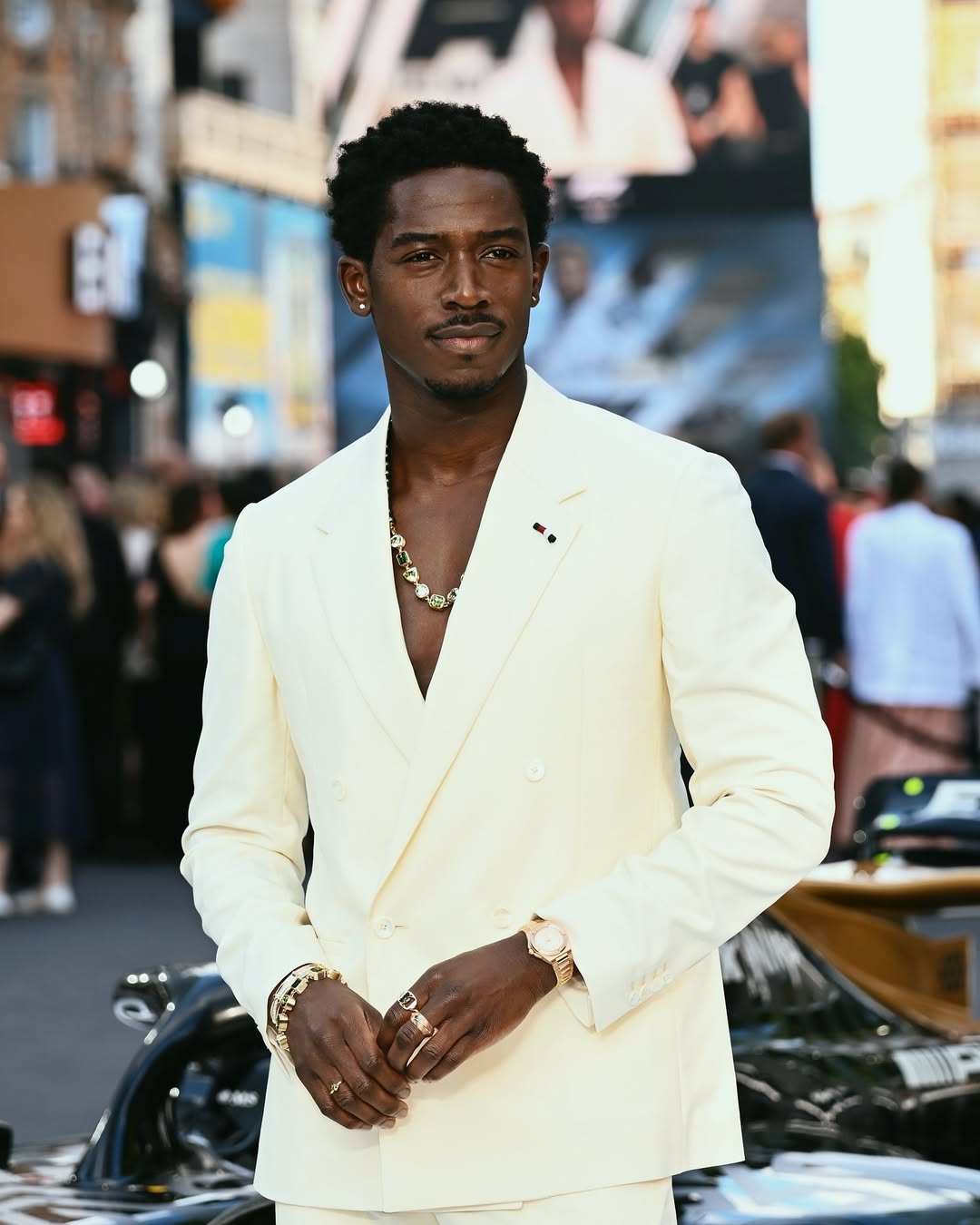 y2k-pearl-necklaces-style-rave-