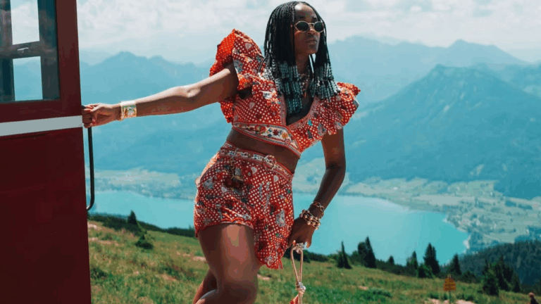 solo-traveler-travel-tips-style-rave