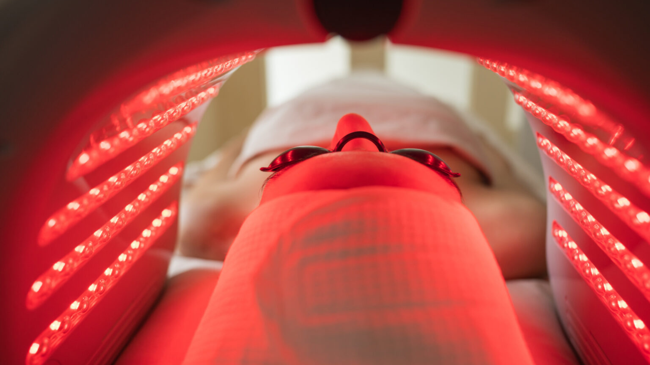 red-light-therapy-skin-benefits-style-rave