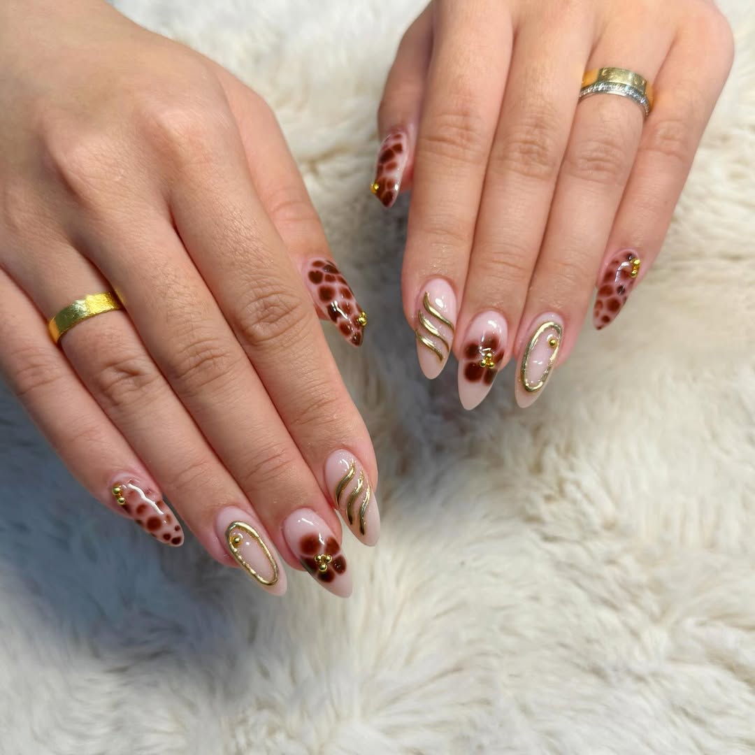 Миндалевидная форма ногтей