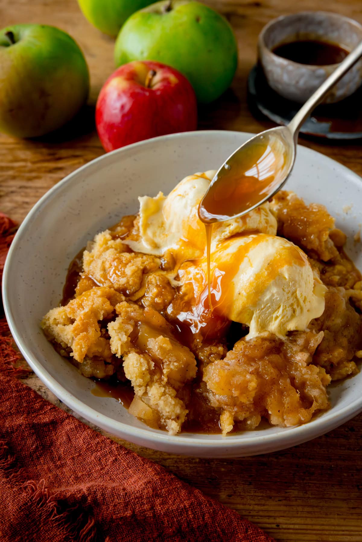 Яблочный крамбл