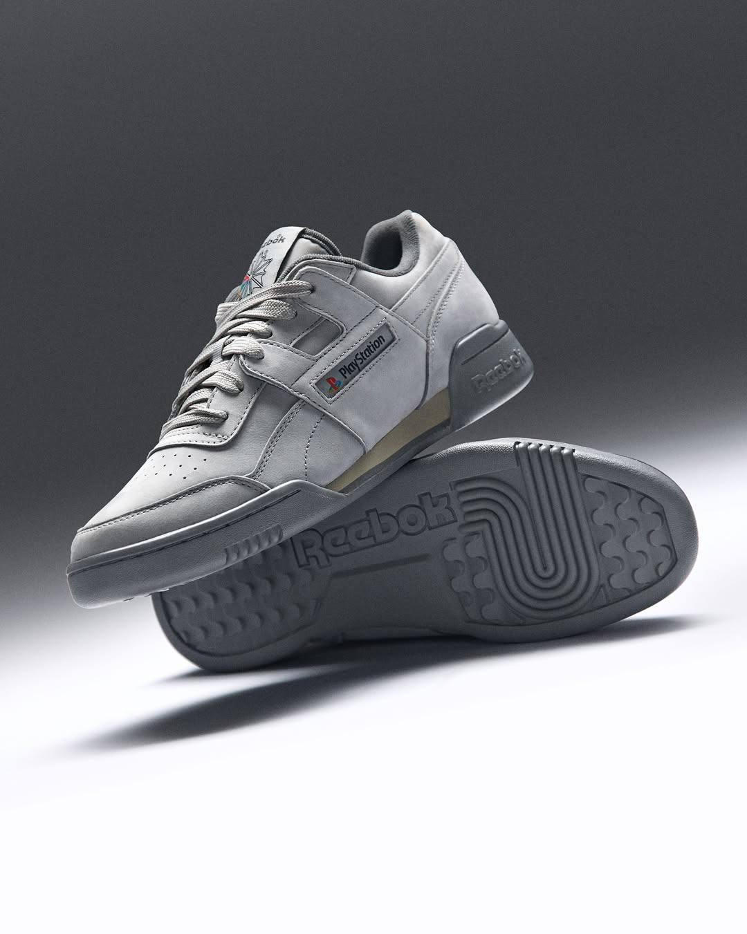 Закрытие тренировок Reebok Plus PlayStation Cothere в Grey с деталями, вдохновленными консолью, UK Exclusive.