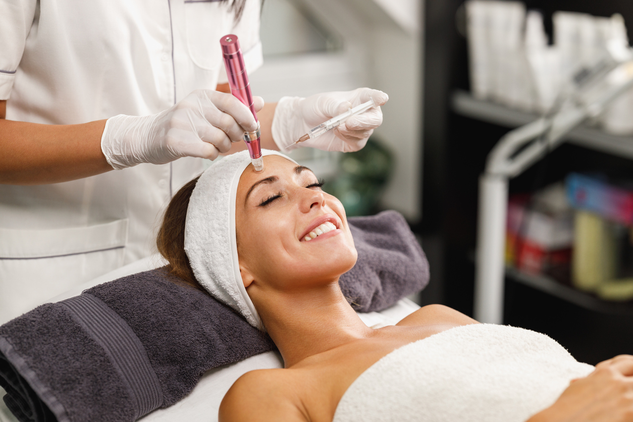 woman-getting-microneedling-for-skin-tightening-and-rejuvenation-style-rave