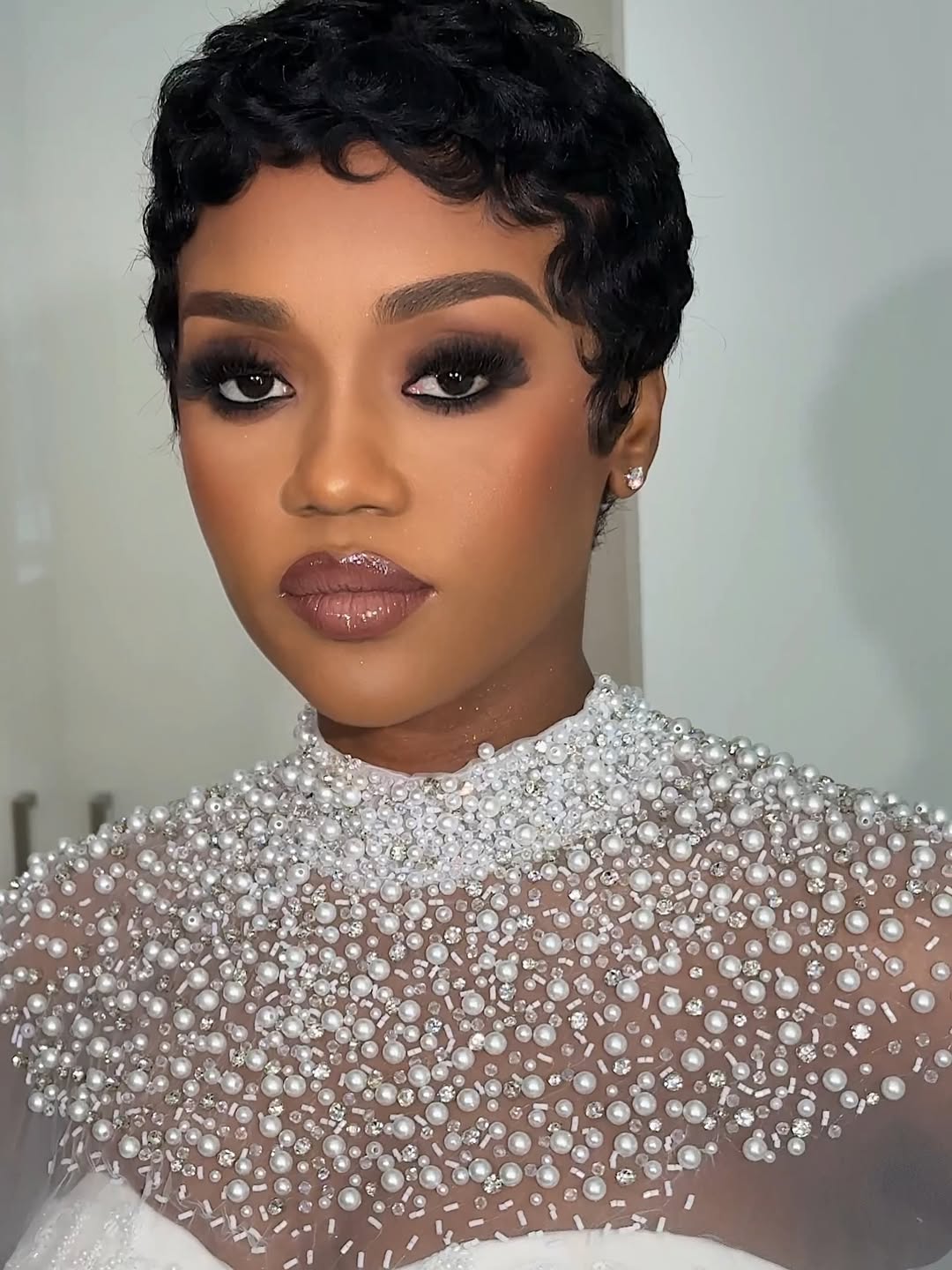 Свадебная прическа Чиомы Дэвида Аделеке