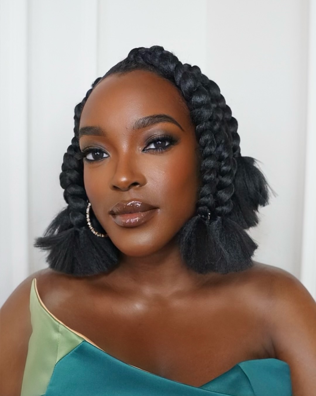 Выкручивание прически из кос