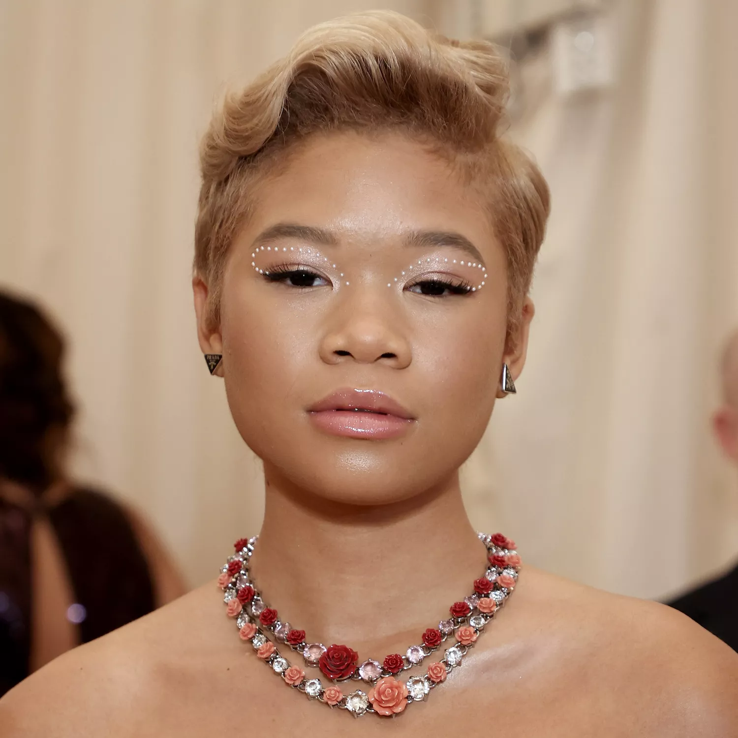 Watm honey butter —one of the trending honey blonde hair shades with warm, dimensional highlights.