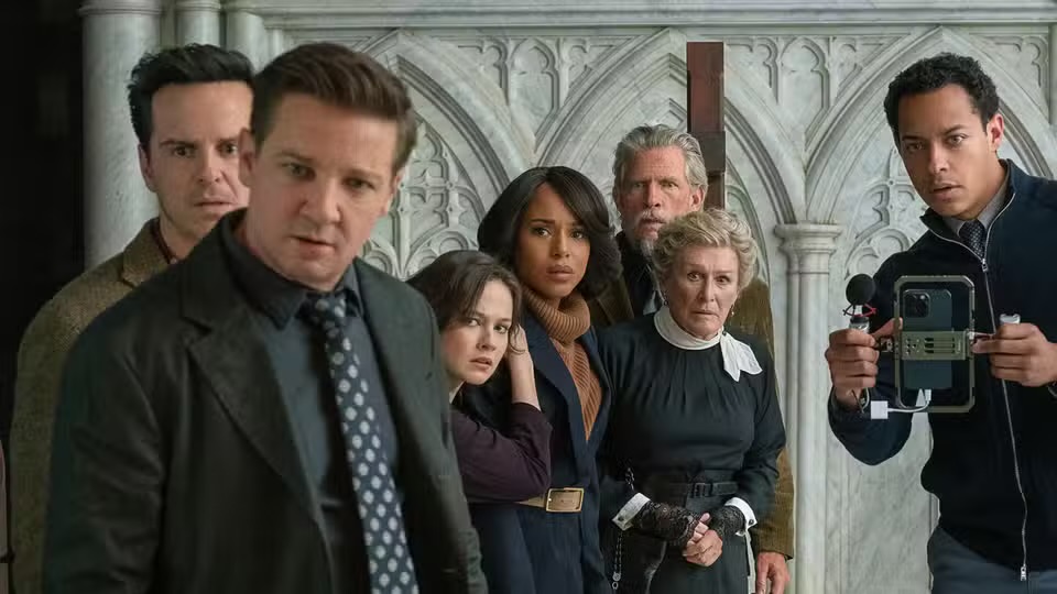 Knives-Out-movies-style-rave