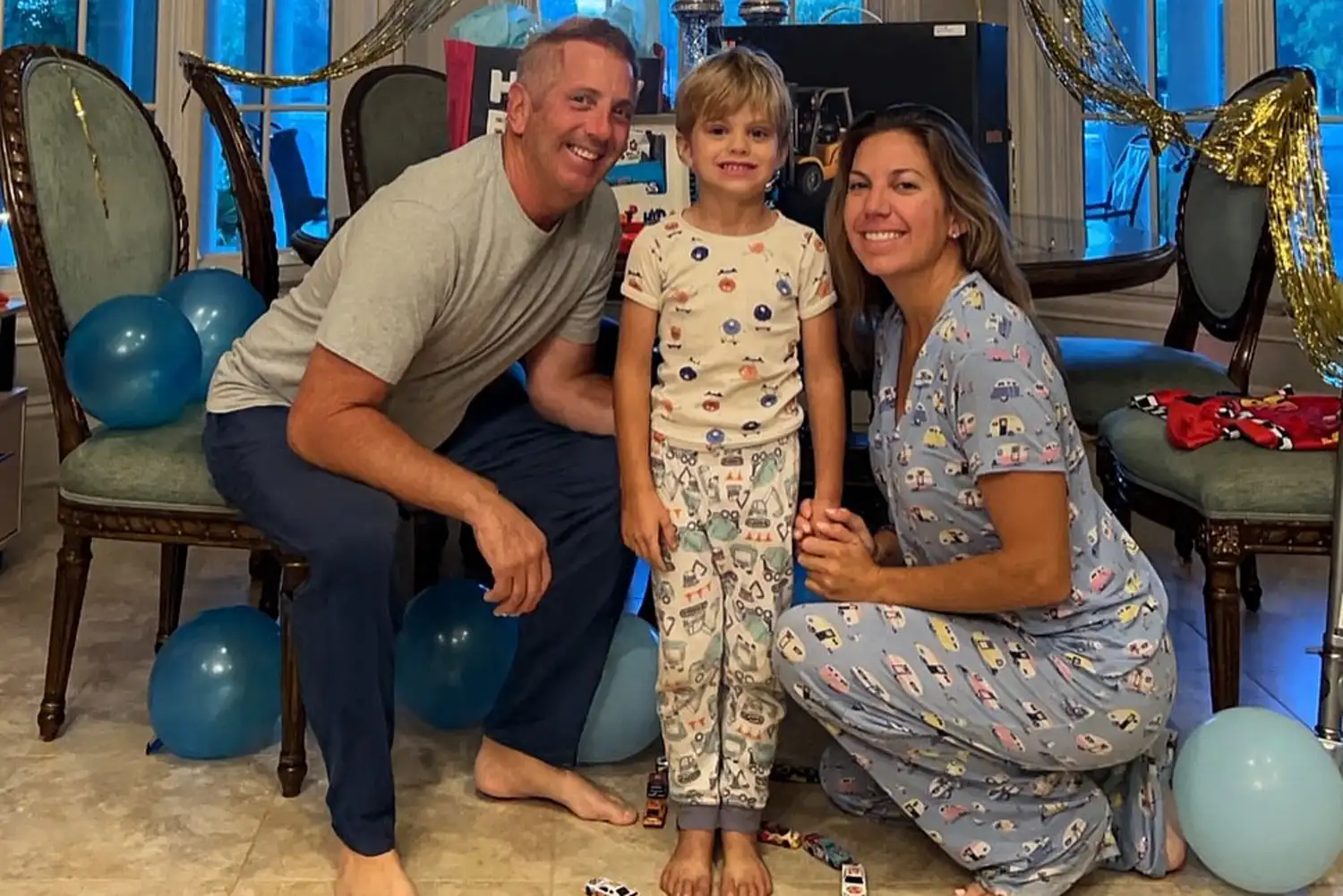 Грег и Кристина Биффл и их сын.