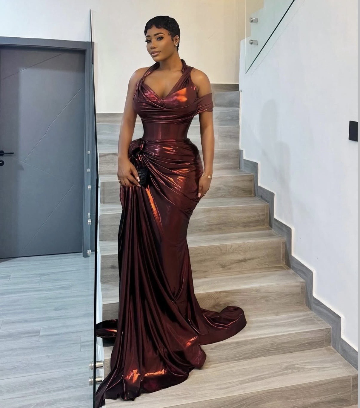 Metallic holiday party outfit ideas 2025 styled for festive dinner events.