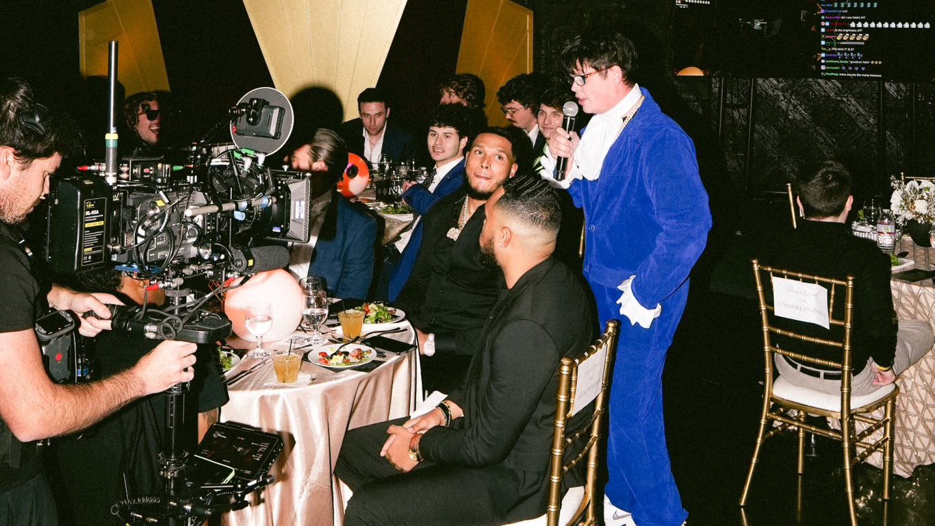 ishowspeed-wins-streamer-of-the-year-streamer-awards-style-rave