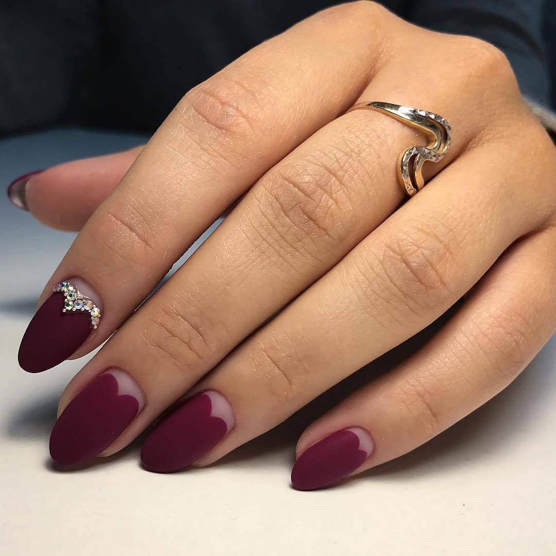 Statement Valentine’s nails ideas featuring dramatic colors and high shine