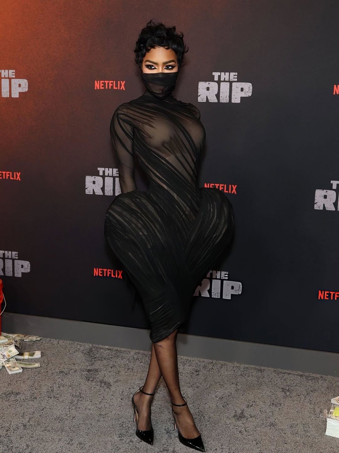 Тейана Тейлор присутствовала на премьере сериала Netflix The Rip