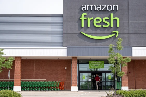 <br />
An Amazon Fresh grocery store in Schaumburg, Ill., in 2023.” width=”560″ height=”373″ srcset=”https://www.stylerave.com/wp-content/uploads/2026/01/IMG_6803.webp 560w, https://www.stylerave.com/wp-content/uploads/2026/01/IMG_6803-72×48.webp 72w” sizes=”auto, (max-width: 560px) 100vw, 560px”><figcaption id=