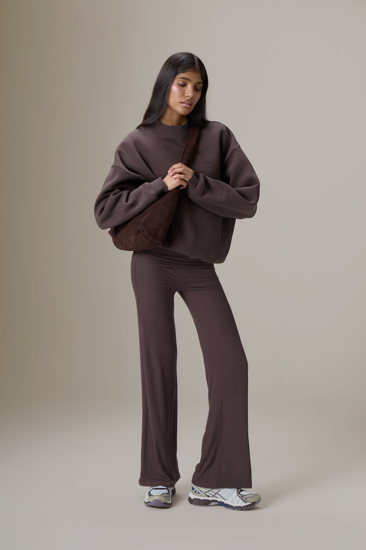 Cozy athleisure wears for winter with sweatshirt