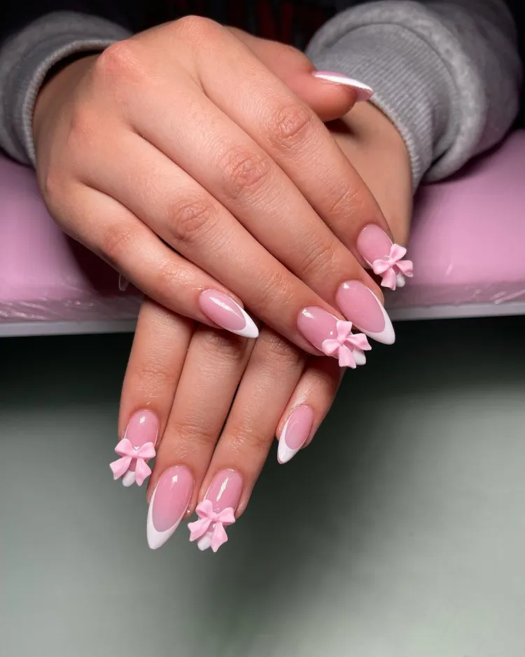 Soft manicure inspired by coquette aesthetic trend
