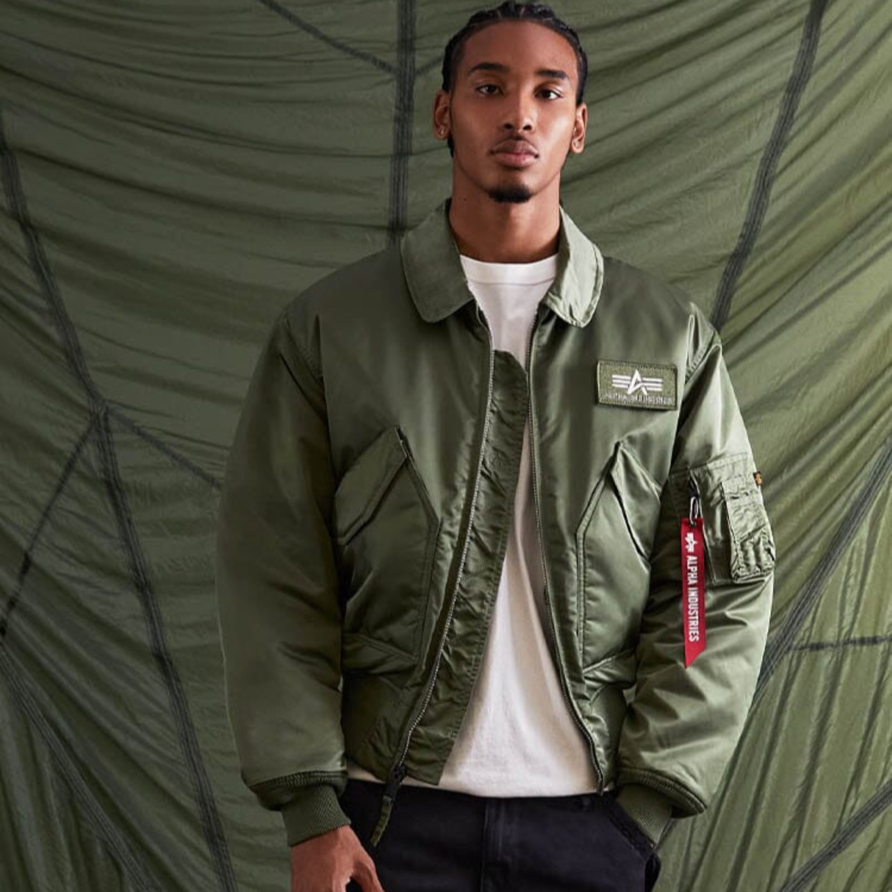 7 Bomber Jackets That Deliver The Perfect Spring Silhouette 7 Bomber Jackets That Deliver The Perfect Spring Silhouette