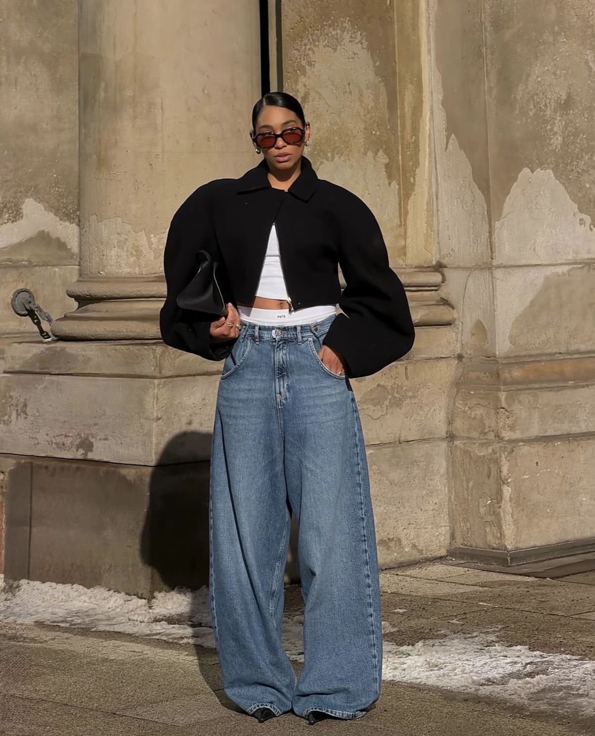  Low-rise baggy jeans styled with a cropped jacket — low-rise baggy jeans women styling