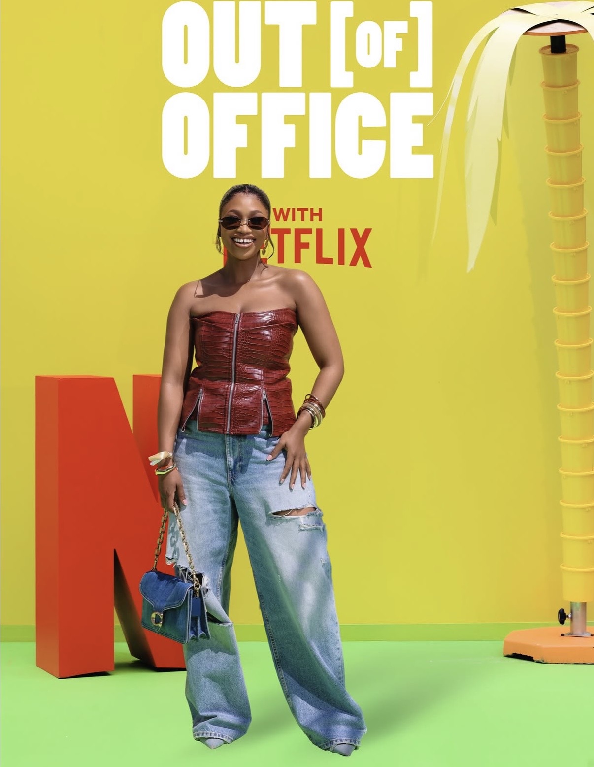 A corset top paired with low-rise baggy jeans— low-rise baggy jeans women styling