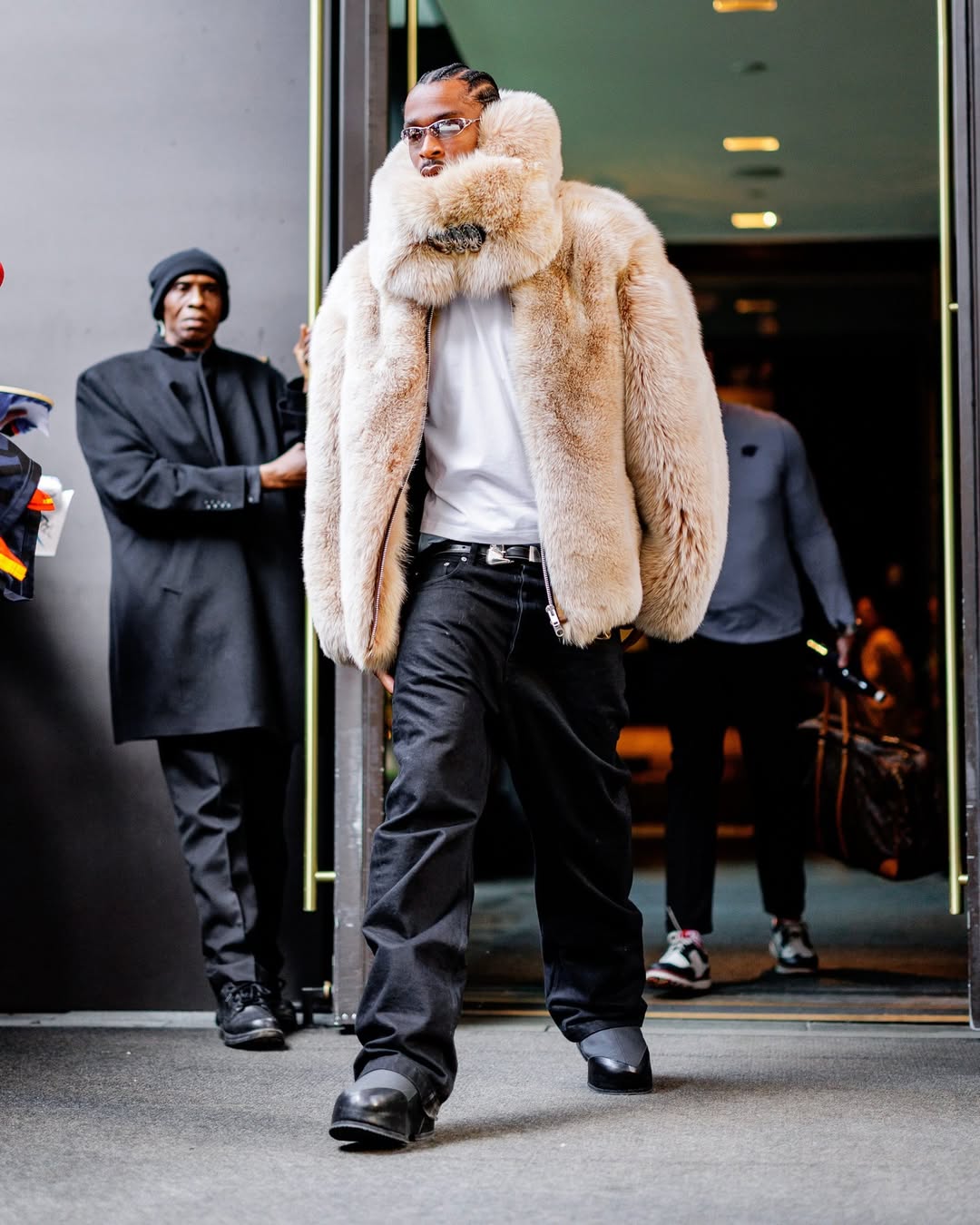 celebrities-paris-fashion-week-style-rave