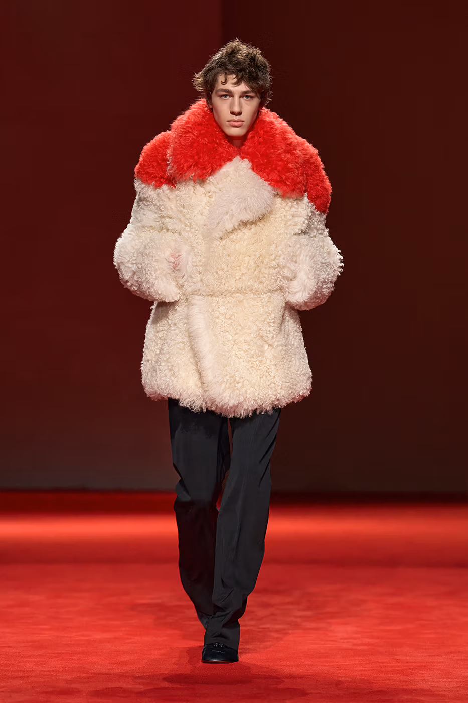 Model walking the Bottega Veneta Fall 2026 runway 