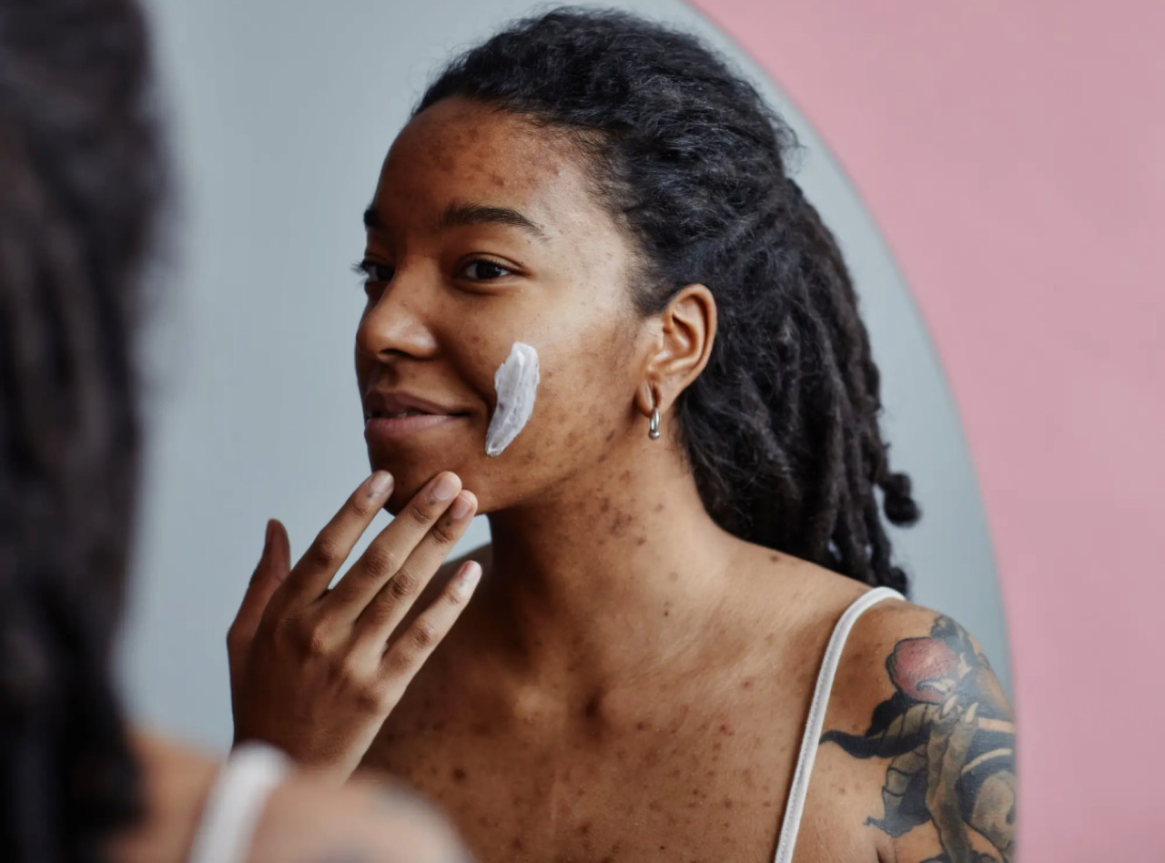 Hydroquinone For Dark Spots: What You Need To Know Before Using It