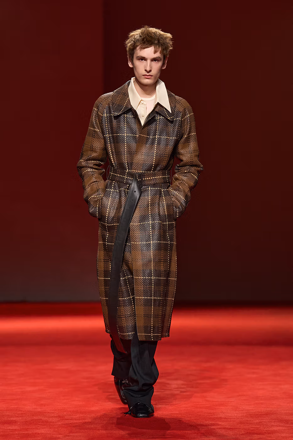 Model walking the Bottega Veneta Fall 2026 runway 