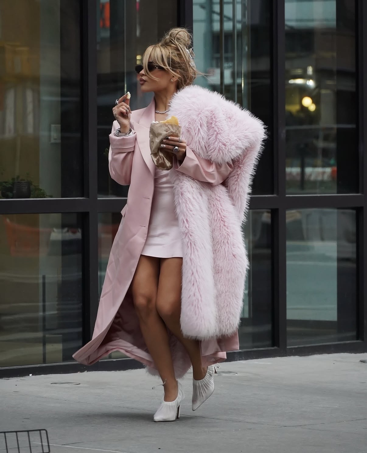 monochrome outfit styled with white heels - styling with white heels