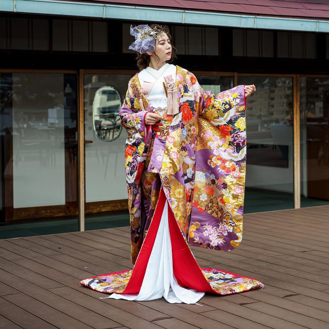 japanese bride wearing wedding kimono