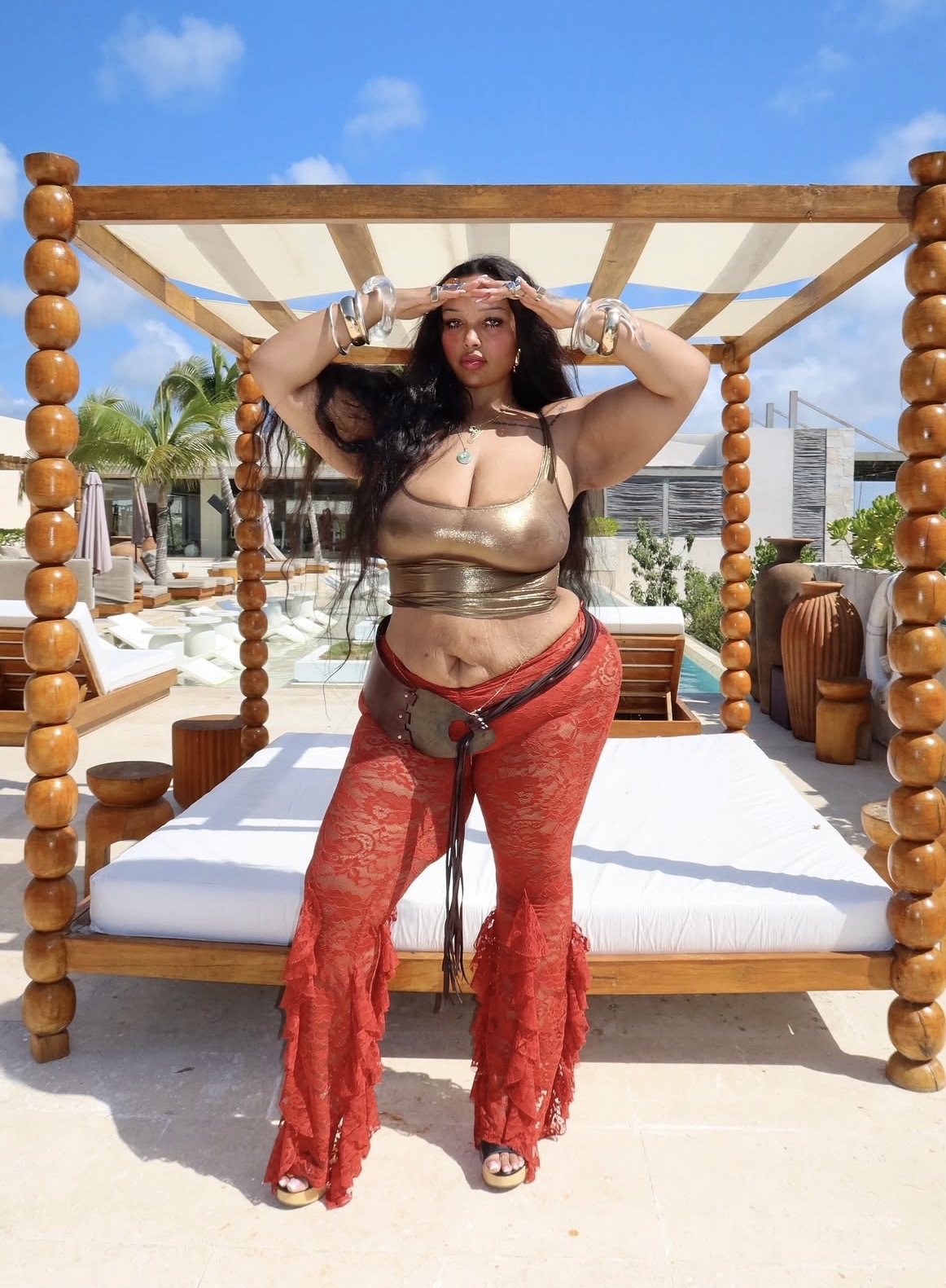 Plus-size women rave outfit ideas