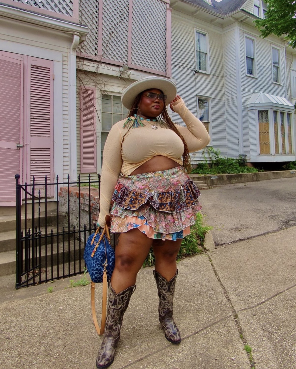 Plus-size women rave outfit ideas