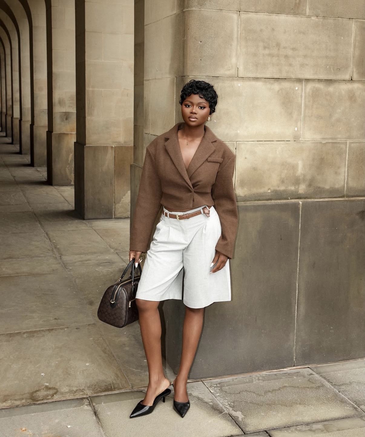 Bermuda shorts summer outfit