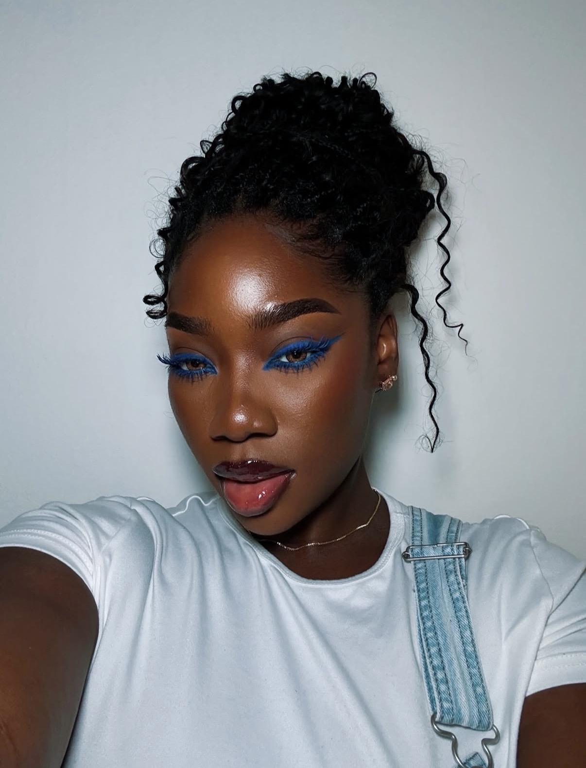 blue eyeshadow makeup looks